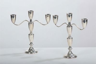 Coppia di Candelabri a Tre Luci