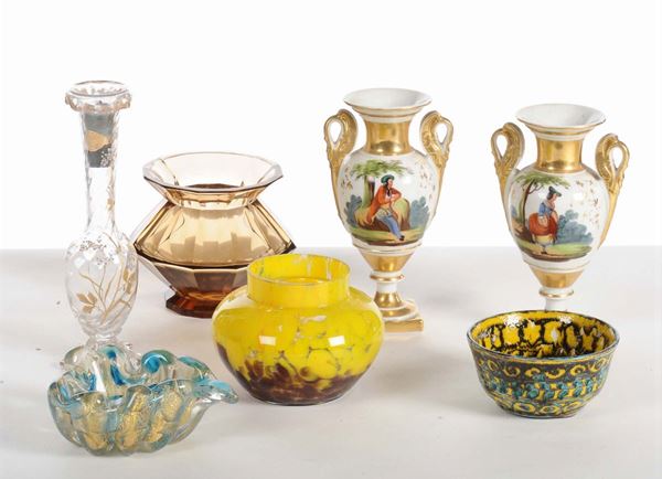 Lotto misto di oggetti in ceramica e vetro
