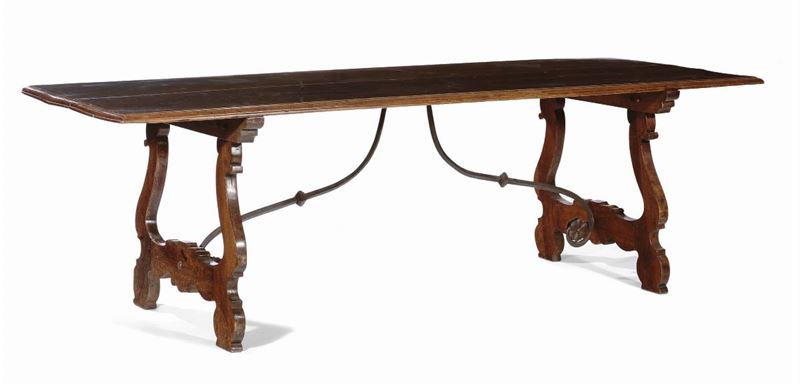 Grande tavolo in noce con gambe a lira, XVIII secolo  - Auction Antiques and Old Masters - Cambi Casa d'Aste
