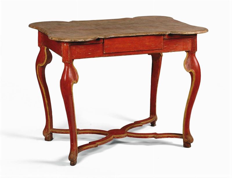 Tavolo in legno laccato nei toni del rosso, Venezia XIX secolo  - Asta Antiquariato e Dipinti Antichi - Cambi Casa d'Aste