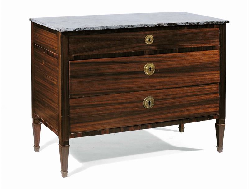 Cassettone a tre cassetti lastronato in radica, XVIII secolo  - Auction Antiques and Old Masters - Cambi Casa d'Aste