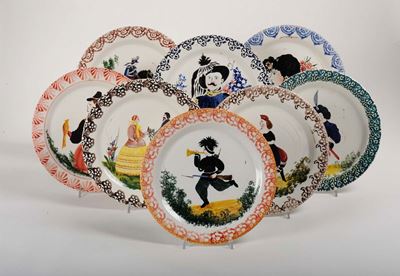 Lotto di Otto Piatti in Ceramica Decorati Ad Arte Povera con Soggetti Diversi, Fine XIX Secolo