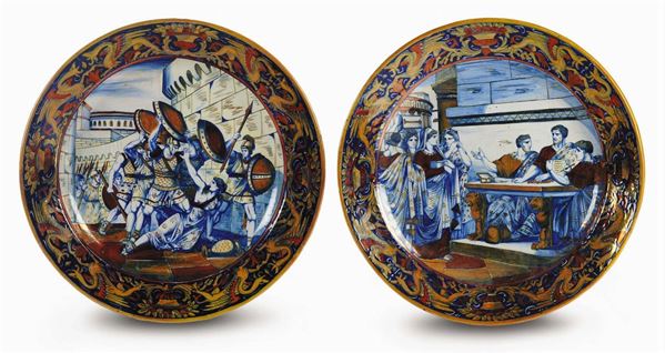 Coppia di piatti in ceramica istoriati, Gualdo Tadino, firma Mastro Giorgio