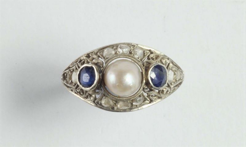 Anello con perle, rosette di diamanti e paste vitree  - Asta Antiquariato e Dipinti Antichi - Cambi Casa d'Aste