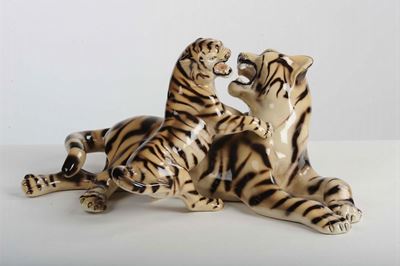 Gruppo in Ceramica Policroma Smaltata Raffigurante Tigre e Tigrotto