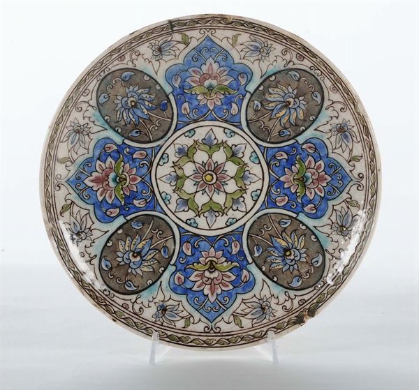 Piatto in maiolica, Persia XIX secolo