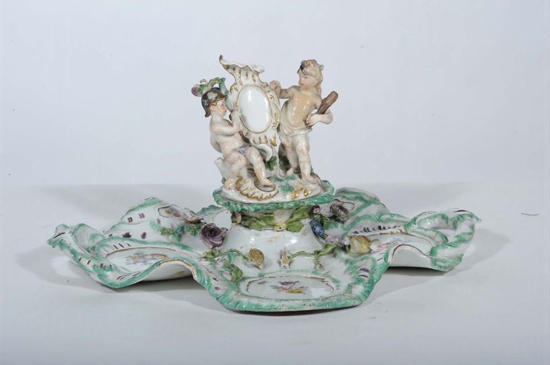 Centrotavola in porcellana policroma, XIX secolo  - Asta Antiquariato e Dipinti Antichi - Cambi Casa d'Aste