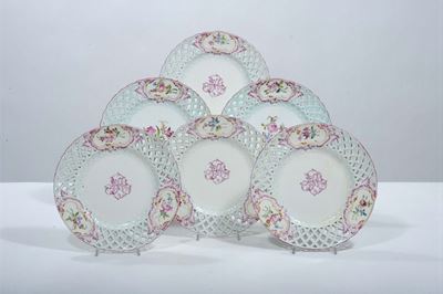 Sei Piatti in Porcellana con Decoro alla Rosa in Porcellana Traforata