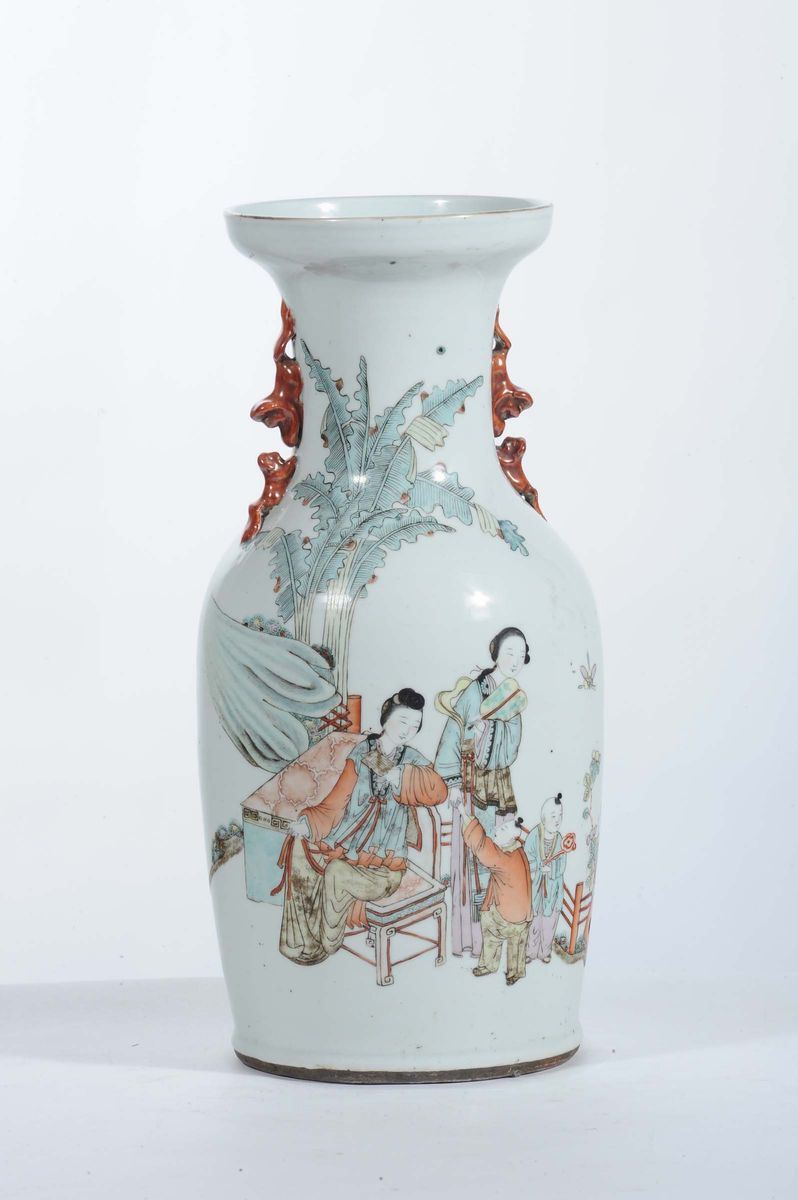 Vaso in porcellana decorata con figure ed ideogrammi, Cina XX secolo  - Asta Asta OnLine 02-2012 - Cambi Casa d'Aste