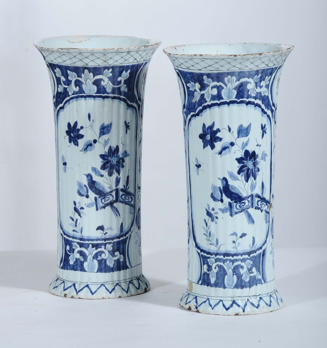 Coppia di Vasi in Porcellana Bianca e Blu, Delft XIX Secolo