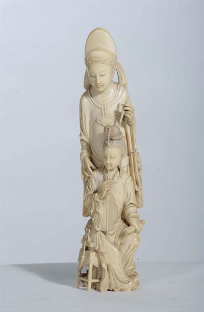 Gruppo in Avorio Scolpito con Due Figure, Cina