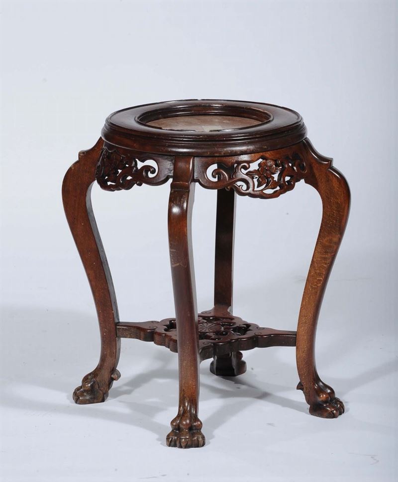 Base per vaso in legno intagliato e traforato, Cina  - Auction Antiques and Old Masters - Cambi Casa d'Aste