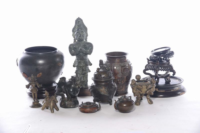 Insieme di oggetti cinesi in bronzo  - Asta Antiquariato e Dipinti Antichi - Cambi Casa d'Aste