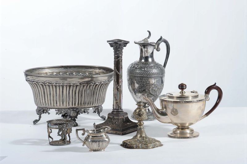 Insieme di oggetti in metallo argentato e argento  - Auction OnLine Auction 02-2012 - Cambi Casa d'Aste