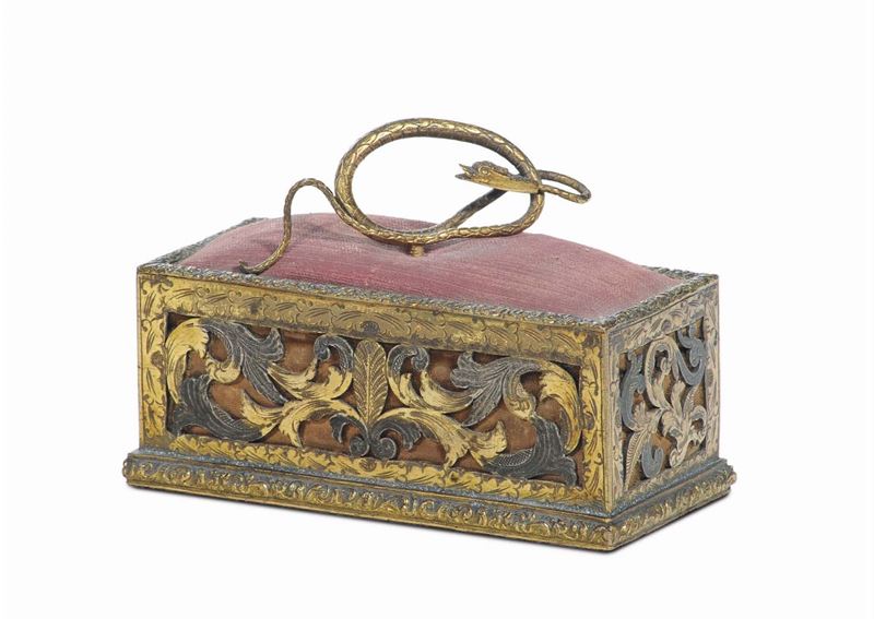 Portaspilli in bronzo dorato e traforato, Francia XIX secolo  - Asta Antiquariato e Dipinti Antichi - Cambi Casa d'Aste