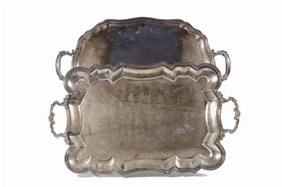 Due Vassoi Diversi in Argento a Due Manici, Gr. 3500