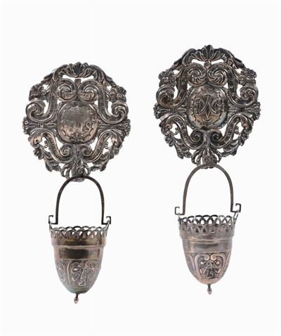 Coppia di Acquasantiere in Argento Sbalzato, XIX Secolo
