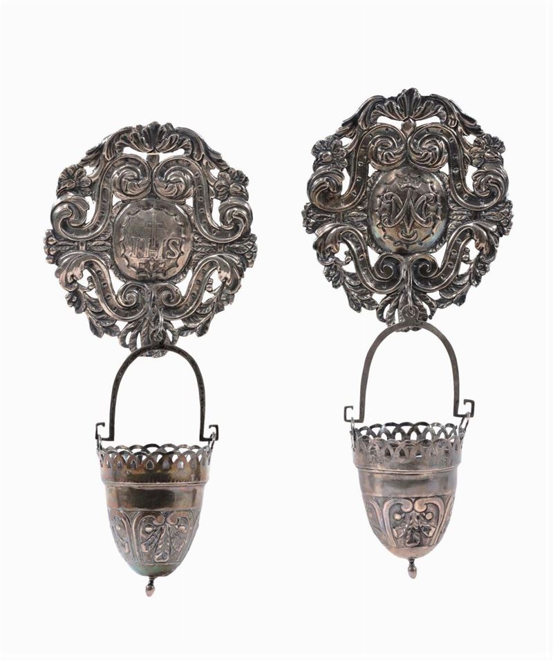 Coppia di acquasantiere in argento sbalzato, XIX secolo  - Auction Antiques and Old Masters - Cambi Casa d'Aste