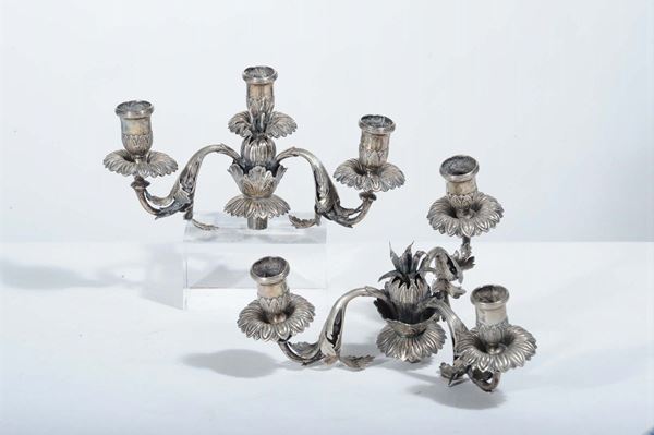 Coppia di bracci Luigi XVI a tre luci per candelieri in metallo argentato