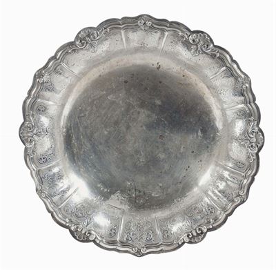 Alzata in Argento Sbalzato e Cesellato, Gr. 2000 Circa