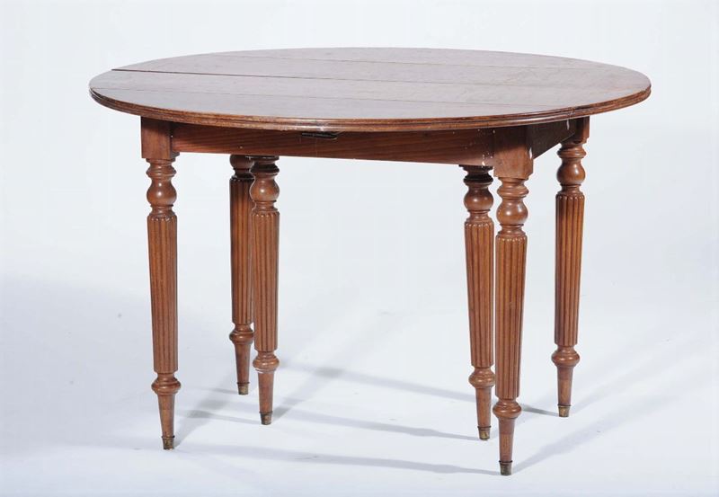 Tavolo a bandelle in noce con tre allunghe, XIX secolo  - Auction OnLine Auction 07-2012 - Cambi Casa d'Aste