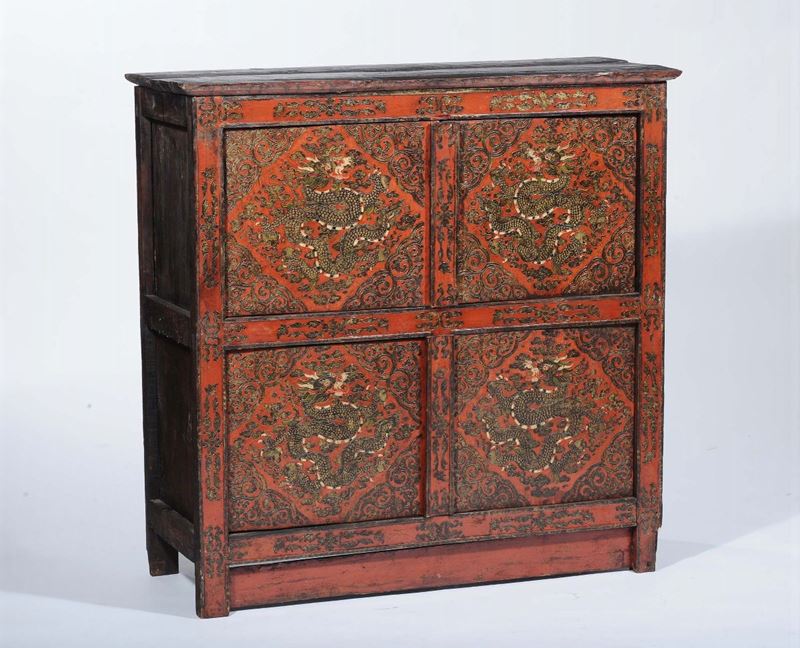 Credenzino in legno intagliato e laccato a cineserie  - Auction Antiques and Old Masters - Cambi Casa d'Aste