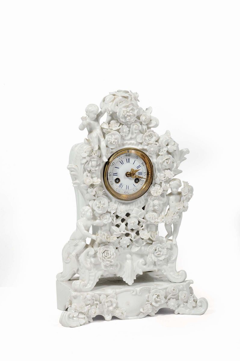 Pendola in porcellana bianca di Meissen, XIX secolo  - Auction Antiques and Old Masters - Cambi Casa d'Aste