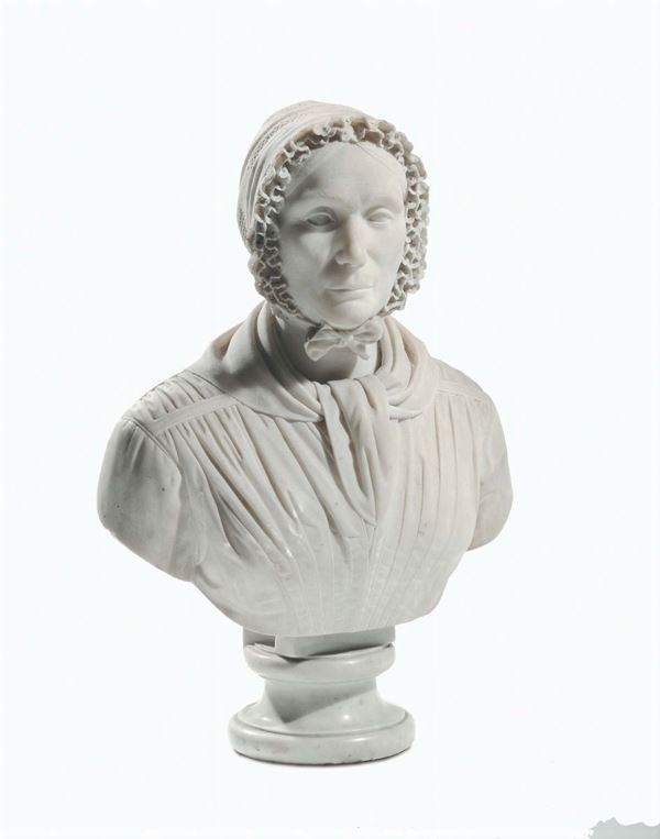Busto in marmo bianco raffigurante figura femminile con cuffietta