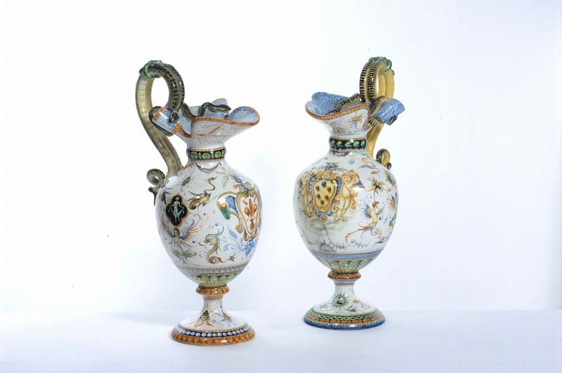 Coppia di versatoi Cantagalli con decoro a grottesche  - Auction Antiques and Old Masters - Cambi Casa d'Aste