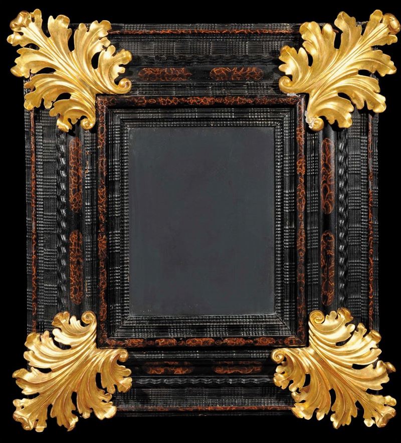 Specchiera fiamminga in legno laccato, XVII secolo  - Asta Antiquariato e Dipinti Antichi - Cambi Casa d'Aste