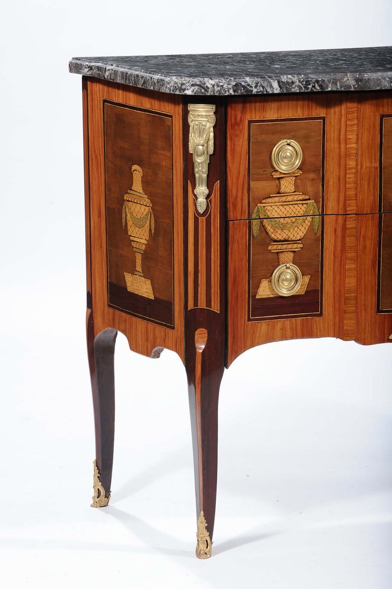 Comò Transizione Lastronato in Bois De Rose e Altre Essenze, Fine XVIII Secolo