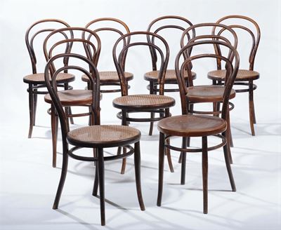 Nove Sedie Thonet Differenti