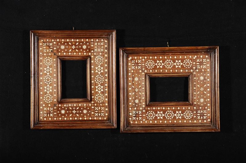 Due cornici in legno con intarsi in avorio  - Asta Antiquariato e Dipinti Antichi - Cambi Casa d'Aste