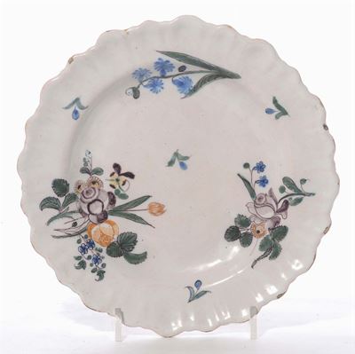Piatto in Maiolica a Decoro Floreale, XVIII Secolo