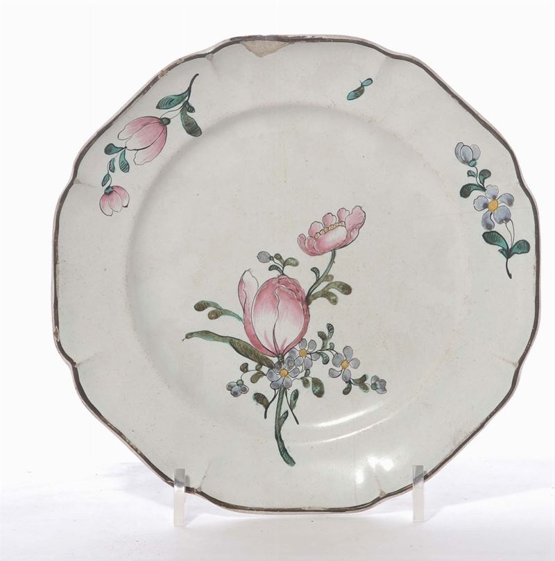 Piatto in porcellana a decoro floreale, XVIII secolo  - Asta Antiquariato e Dipinti Antichi - Cambi Casa d'Aste