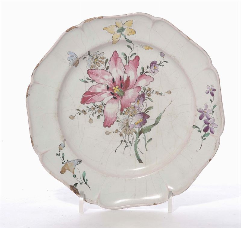 Piatto in porcellana a decoro floreale, manifattura francese, XVIII secolo  - Auction Antiques and Old Masters - Cambi Casa d'Aste