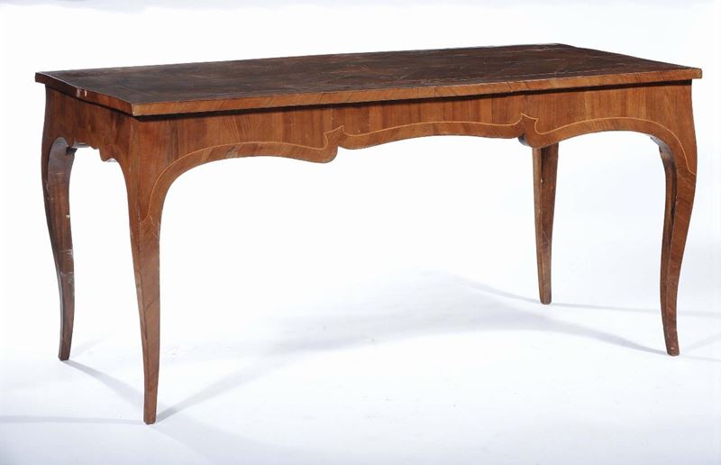 Tavolo da centro interamente lastronato e filettato, XIX secolo  - Auction Antiques and Old Masters - Cambi Casa d'Aste
