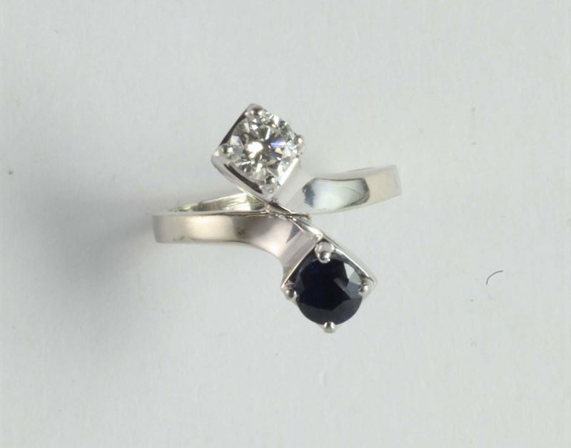 Anello contrariè con zaffiro e diamante di ct 0,60 circa  - Auction Antiques and Old Masters - Cambi Casa d'Aste