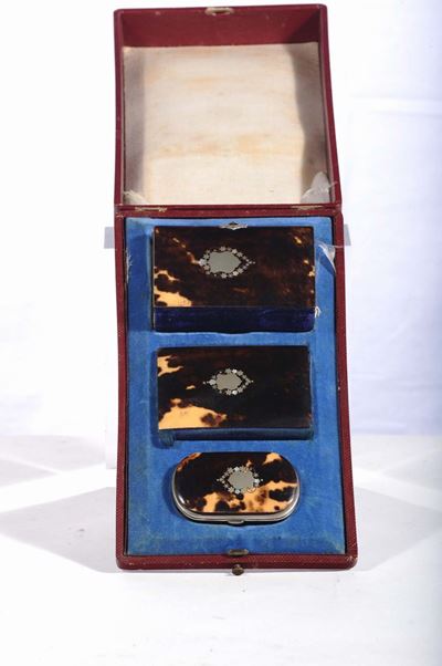 Set in Tartaruga con Intarsi in Argento