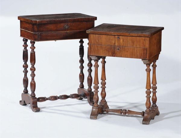 Due tavolini da lavoro diversi, inizio XX secolo