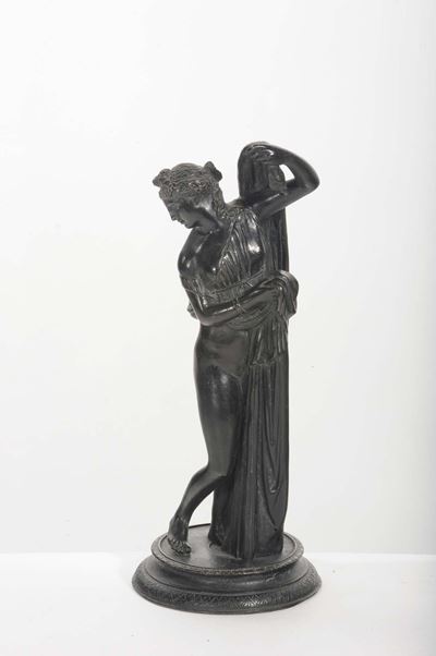 Scultura in Bronzo Brunito Raffigurante Figura Femminile, XIX Secolo