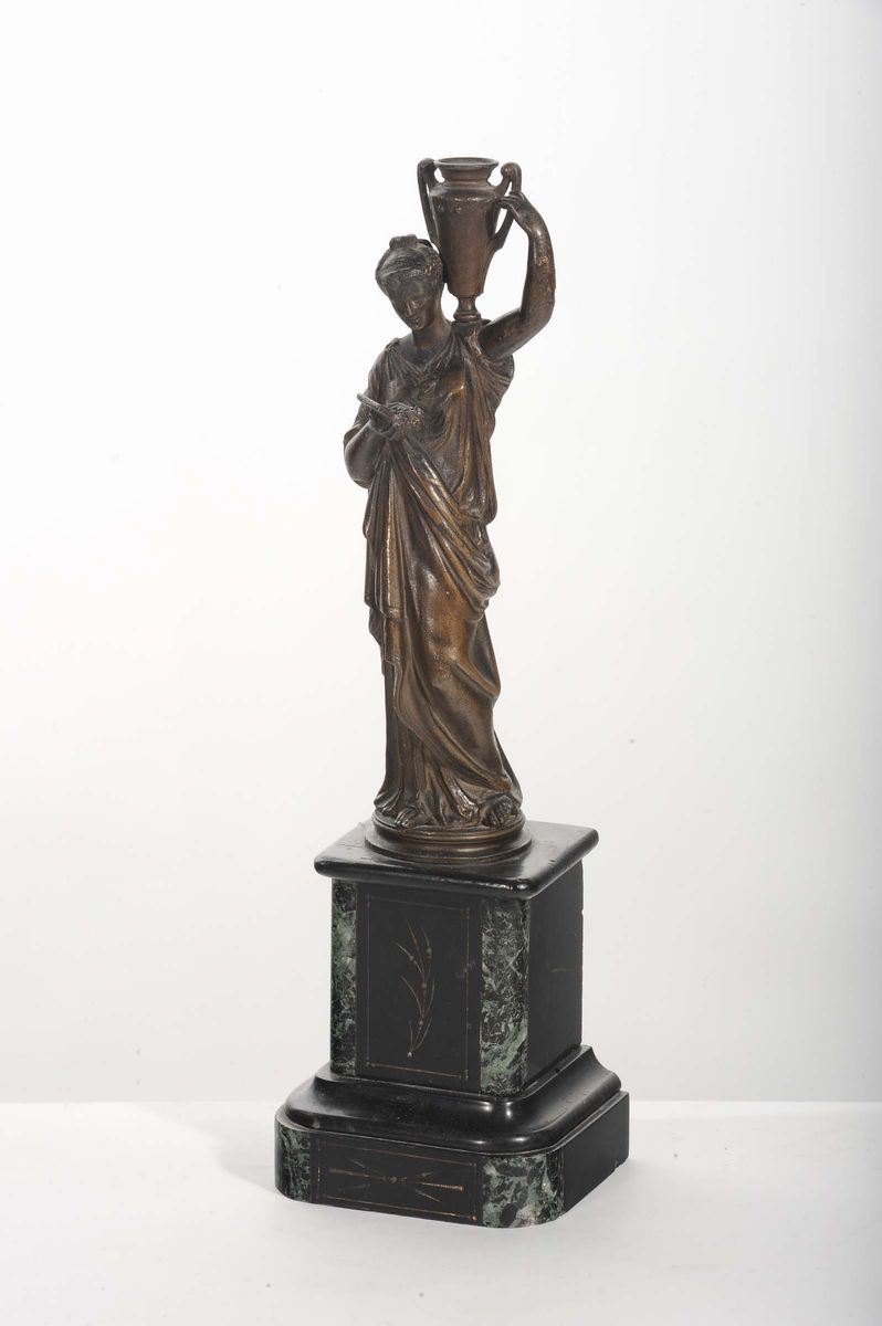 Scultura in bronzo raffigurante vestale, XIX secolo  - Asta Antiquariato e Dipinti Antichi - Cambi Casa d'Aste