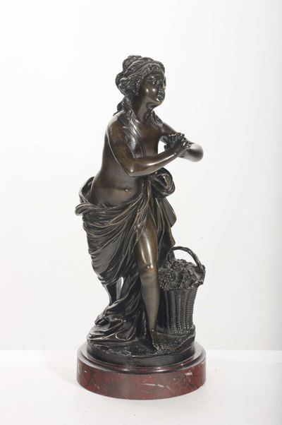 Scultura in Bronzo Raffigurante Donna con Cesto, XIX Secolo