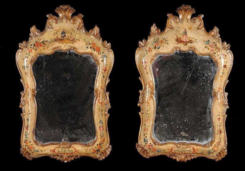 Coppia di specchierine in legno intagliato e laccato, XVIII secolo  - Asta Antiquariato e Dipinti Antichi - Cambi Casa d'Aste