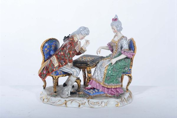 Gruppo in porcellana raffigurante partita di scacchi