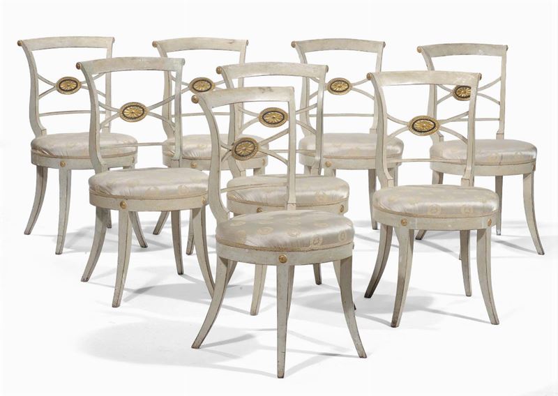 Otto sedie in legno laccato nei toni del crema e oro, inizio XIX  secolo  - Auction Antiques and Old Masters - Cambi Casa d'Aste