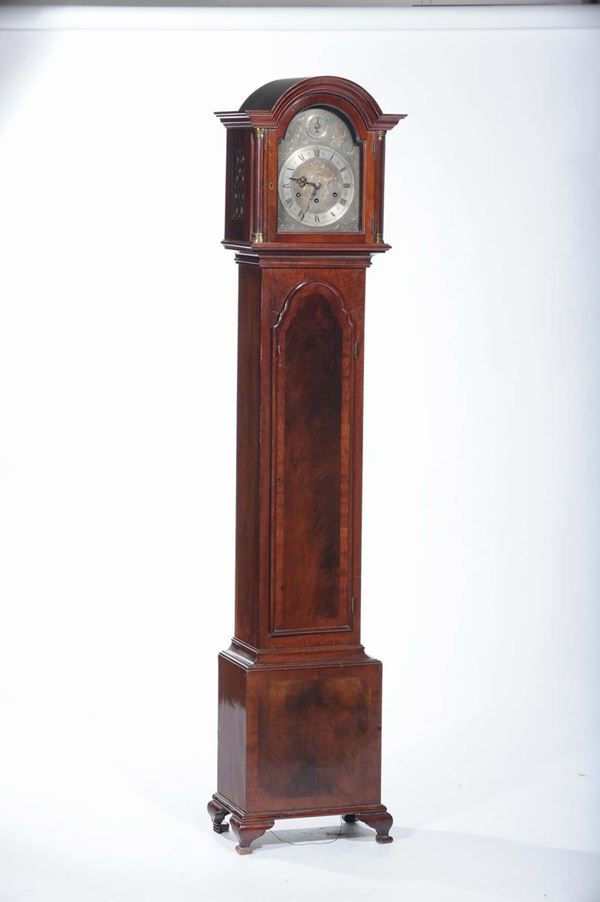 Orologio a torre con cassa lastronata in mogano e radica, Inghilterra XIX secolo