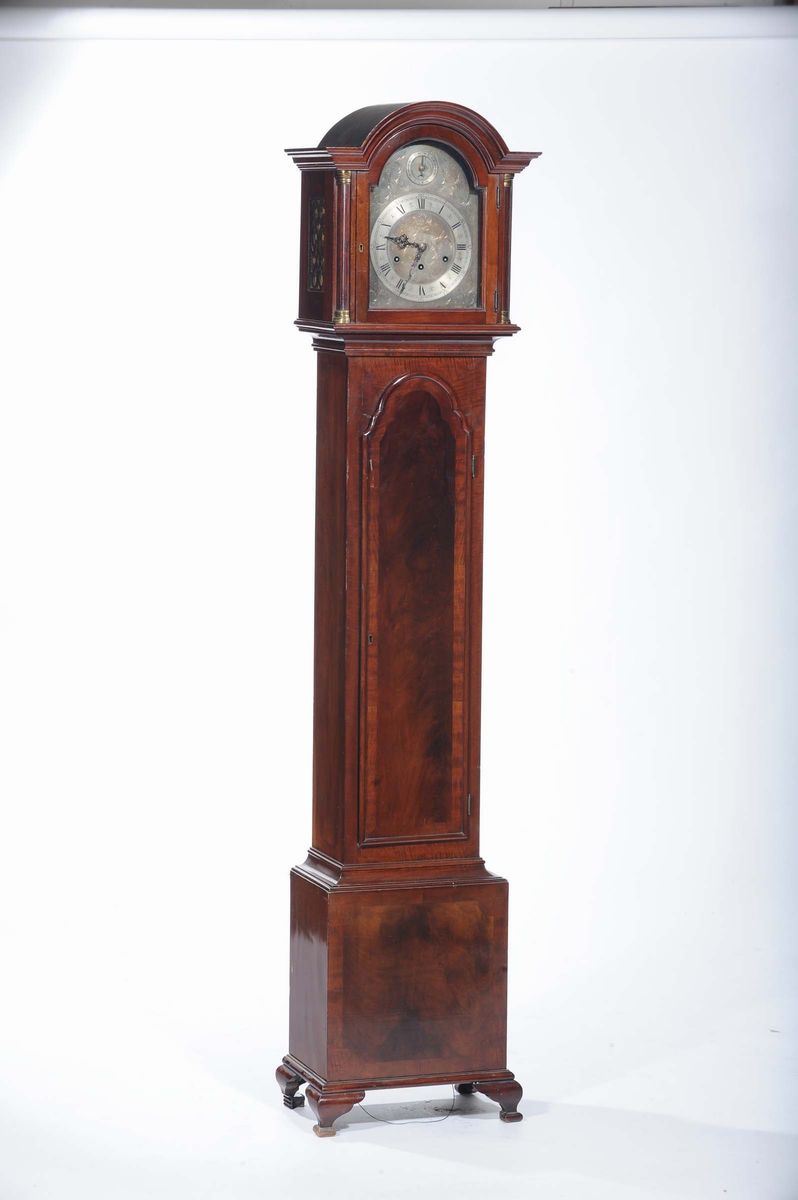 Orologio a torre con cassa lastronata in mogano e radica, Inghilterra XIX secolo  - Auction Antiques and Old Masters - Cambi Casa d'Aste