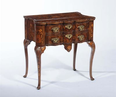 Piccola Console Lastronata ed Intarsiata, XIX Secolo