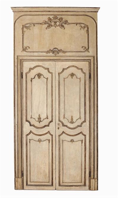 Cinque Porte a Due Ante Laccate a Fondo Beige con Cornici Intaliate e Argentate a Mecca, XVIII Se...